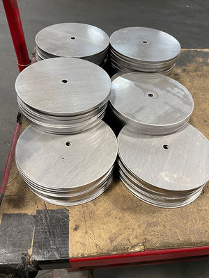 6kw 8kw 12kw 15kw 20kw 30kw 高精度のためのガントリーCNCファイバーレーザー切断機