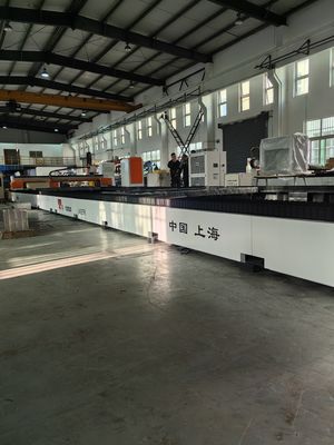 精度と精度 3kW 6kW 8kW 12kW 15kW 20kW 30kW 高性能 ゲントリー Cnc ファイバーレーザー切断機