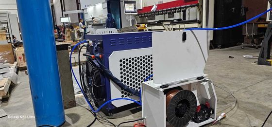 Raycus 1500W 2000W 3000W 手持ちレーザー溶接機 ユーザーフレンドリーな制御システム