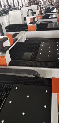 1500w 2000w 3000w ファイバーレーザー切断機 金属片のCNC金属切削