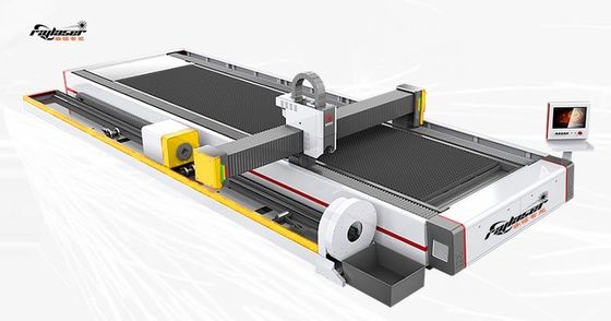 1500mm*3000mmの切断エリアとCypcut制御システムを持つレーザー切断機